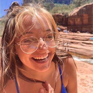 Meet your Posher, Abbey